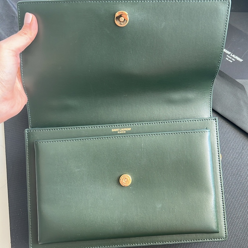 Authentic Saint Laurent Green Leather Shoulder Bag with Iconic YSL Logo. - Picture 9 of 16